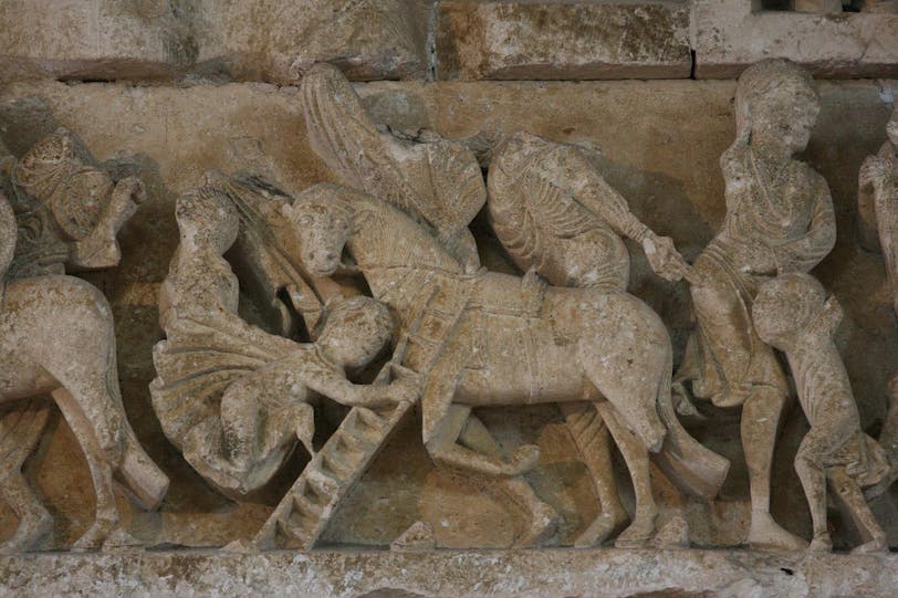 Central Tympanum Lintel: Pygmies