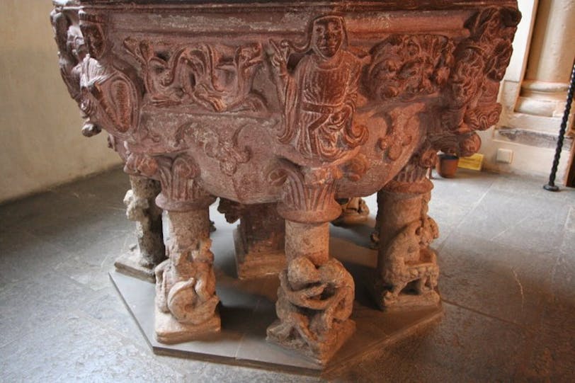 font, limburg cathedral