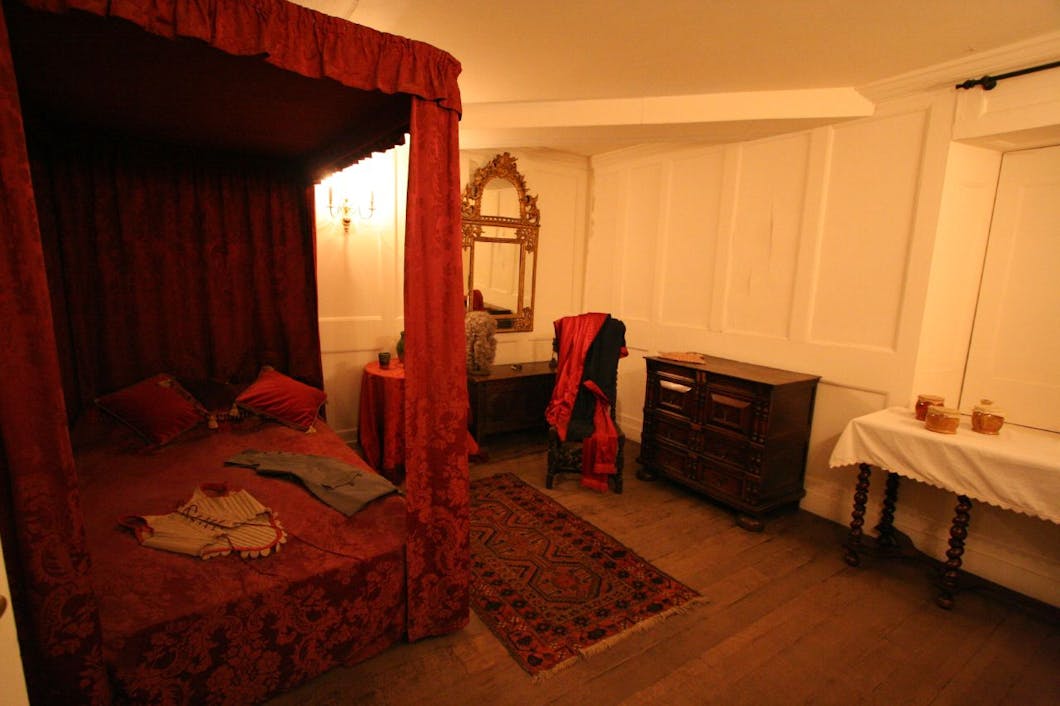 astronomer's bedroom