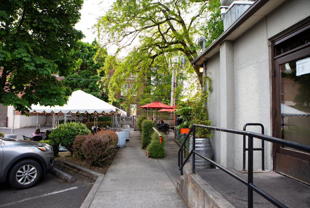 Outdoor Patios, McMenamins Oregon City, Oregon