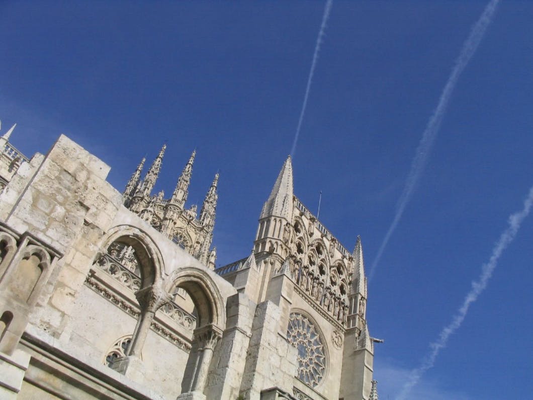 picos y cielos