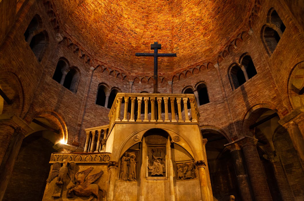 Santo Sepolcro Interior, Bologna, Italy