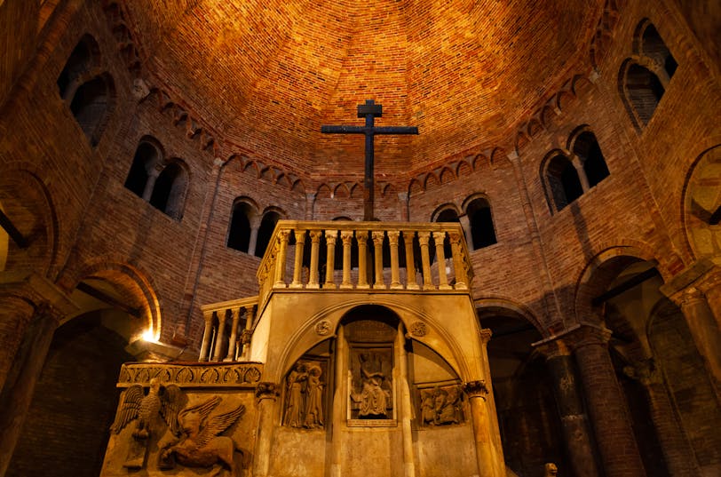 Santo Sepolcro Interior, Bologna, Italy