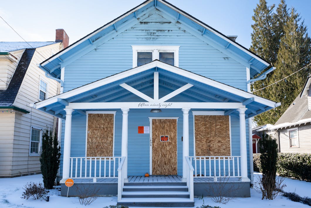 Robertson-McLaughlin House (1598 Court St NE) - Salem, Oregon