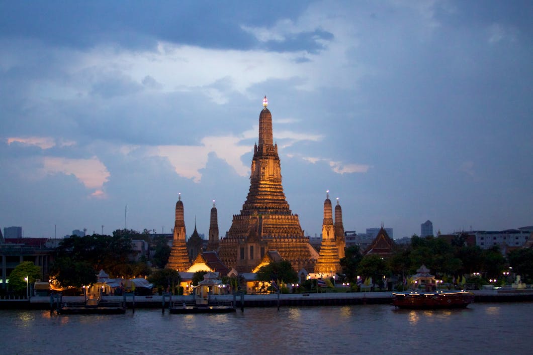 Wat Arun Algow at Night