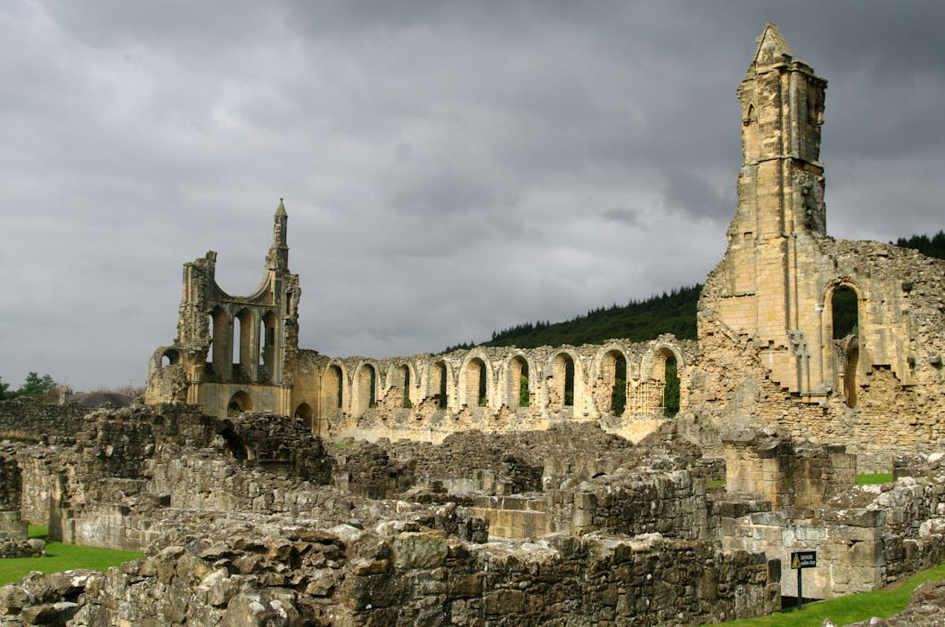Byland abbey in sun wp