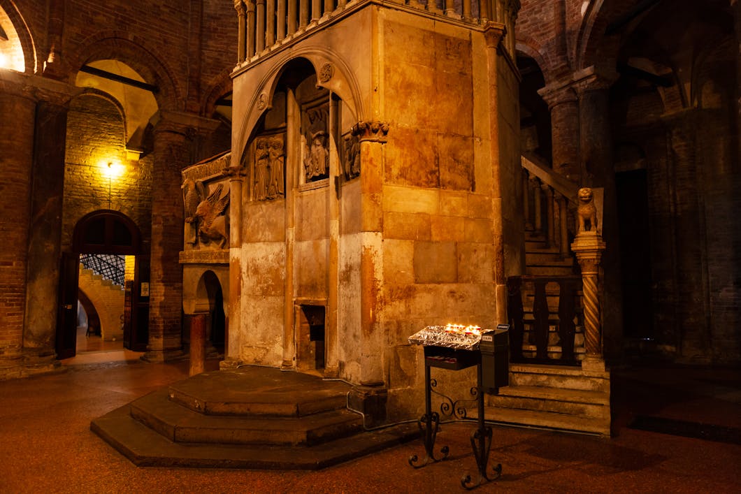 Santo Sepolcro Interior, Bologna, Italy