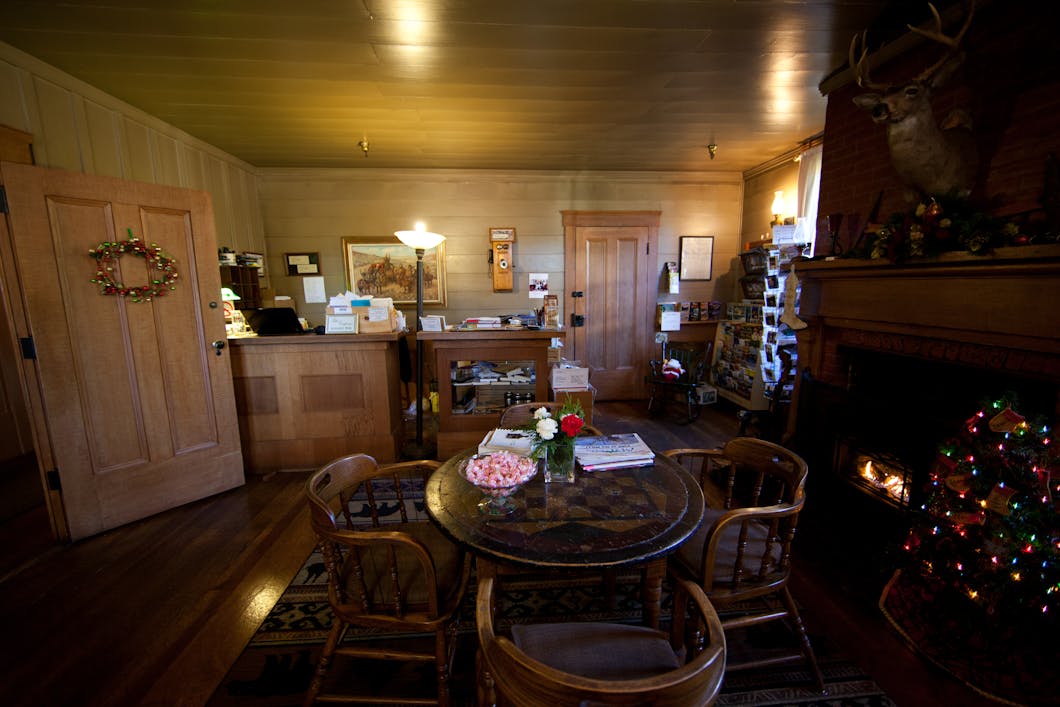 Men's Parlor