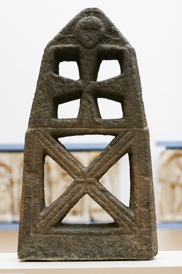 Moselkern Stele, Rheinisches Landesmuseum Bonn