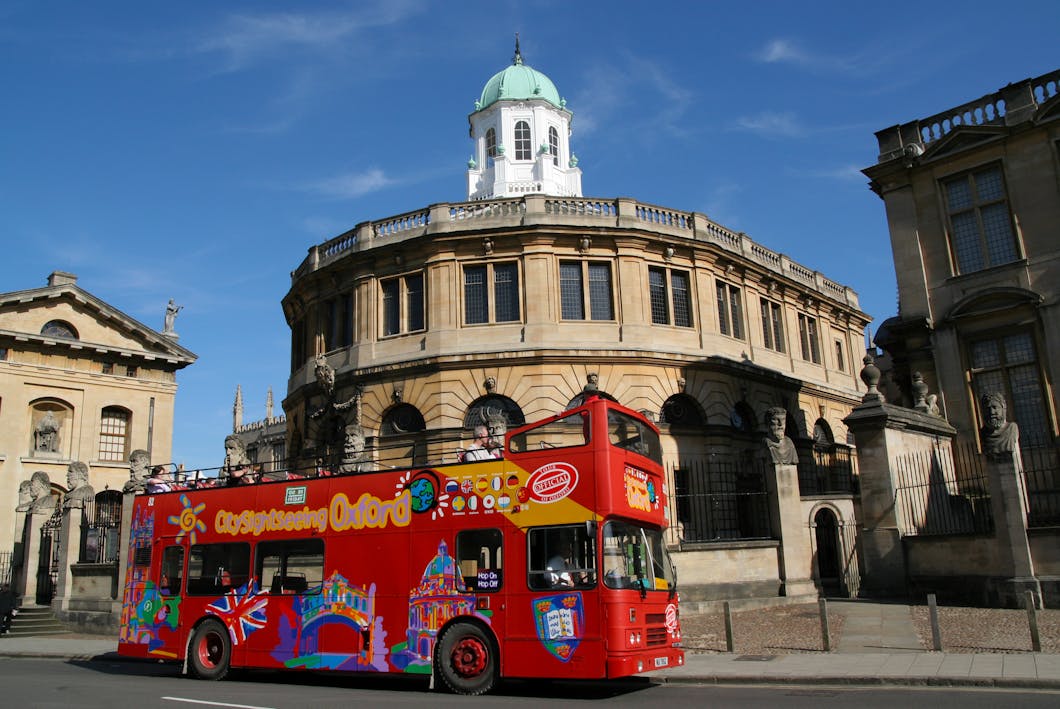 Sightseeing Bus at the Sheldonian Theatre