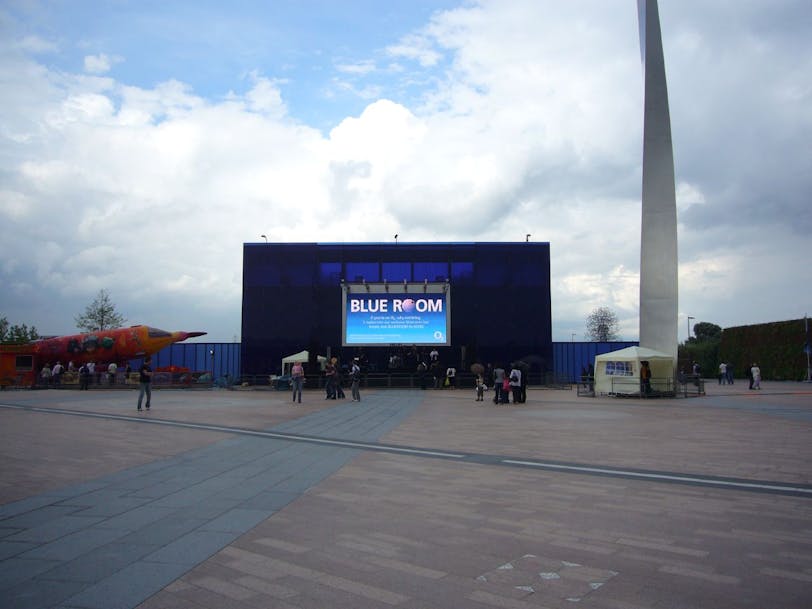 outside the o2