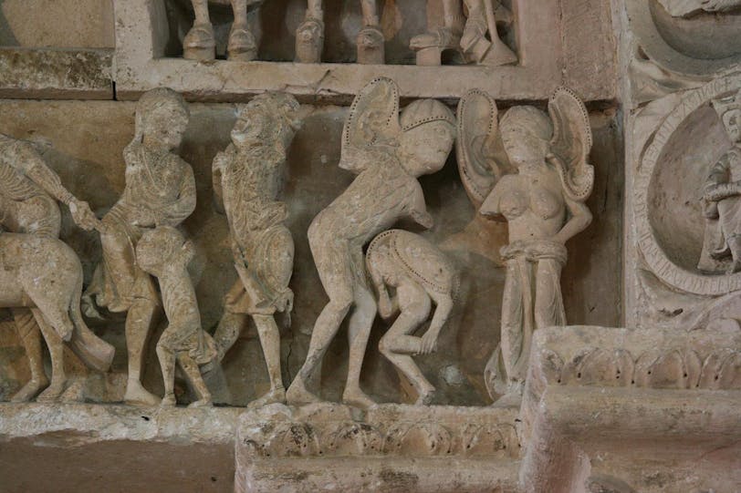 Central Tympanum Lintel: Big-Eared Folk